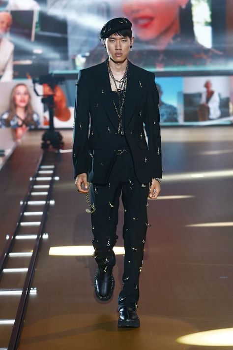 Fluid Fashion, Mens Runway Fashion, Gender Fluid, Men Fashion Show, Menswear Fashion Show, Estilo Punk, Menswear Fashion, Wedding Suits Men, Mens Fall