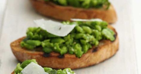 Christmas Canapes Ideas, Season Asparagus, Canapes Ideas, Christmas Canapes, Lovely Greens, Easy Bruschetta, Sweet Paul Magazine, Pea Pesto, Fava Bean