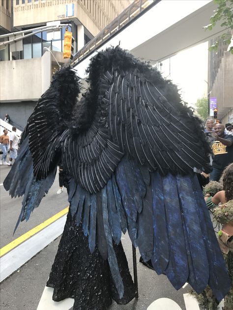 Maleficent Cosplay DragonCon 2017 - DIY wings - Nitta P Wings Aesthetics, Katniss Everdeen Aesthetic, Metallic Wings, Wing Cosplay, Maleficent Wings, Diy Feathers, Maleficent Cosplay, Wings Diy, Wings Cosplay