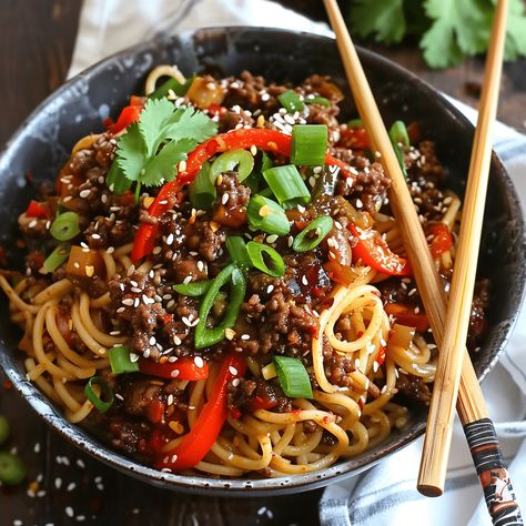 Delicious Asian Ground Beef Noodles with vermicelli, soy sauce, and ginger. Ready in 30 minutes. Perfect for a quick dinner. Vermicelli Noodles Recipes, Asian Ground Beef, Ground Beef Noodles, Korean Ground Beef, Beef Noodles, Ground Beef Pasta, Curry Noodles, Beef Pasta, Beef Curry