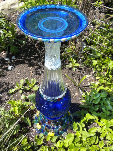 My first glass totem/birdbath....yard sale finds Yard Totems, Diy Birdbath, Glass Totems, Glassware Garden Art, Glass Bird Bath, Glassware Crafts, Yard Sale Finds, Glass Garden Flowers, Garden Totems