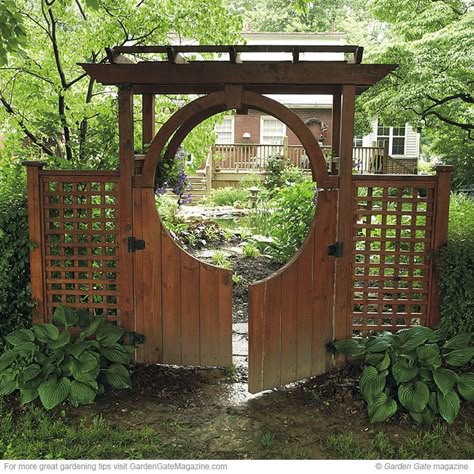 Japanese Gates Entrance Modern, Japanese Garden Gates Entrance, Cute Garden Gate, Japanese Fences And Gates, Japanese Garden Entrance, Japanese Moon Gate, Diy Front Gate Entrance, Japanese Garden Gate, Japanese Fence Design