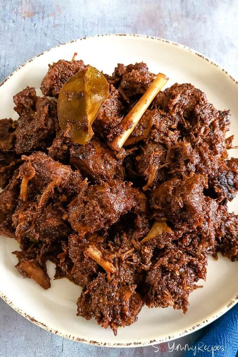 Rendang Padang Aesthetic, Shredded Chicken Dishes, Satay Beef, Rendang Recipe, Spicy Vegetable Soup, Beef Rendang Recipe, Travel To Bali, Beef Rendang, Dried Beef