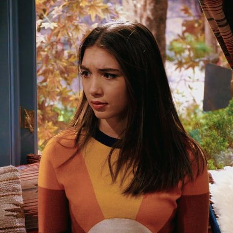 Riley Girl Meets World, Riley Matthews, Curiosity Killed The Cat, Rowan Blanchard, Boy Meets World, Figure Poses, Girl Meets World, Attractive People, The Girl Who