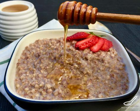 Buckwheat Porridge is a Russian and Eastern European Breakfast Kasha. Incredibly Healthy, Low GI, and Gluten Free Superfood! Grechka Buckwheat Porridge with Milk (Гречневая каша) Kasha Porridge, Porridge Recipes Healthy, Kasha Recipe, Russian Breakfast, Wild Rose Detox Recipes, European Breakfast, Buckwheat Porridge, Step By Step Cooking, Buckwheat Recipes