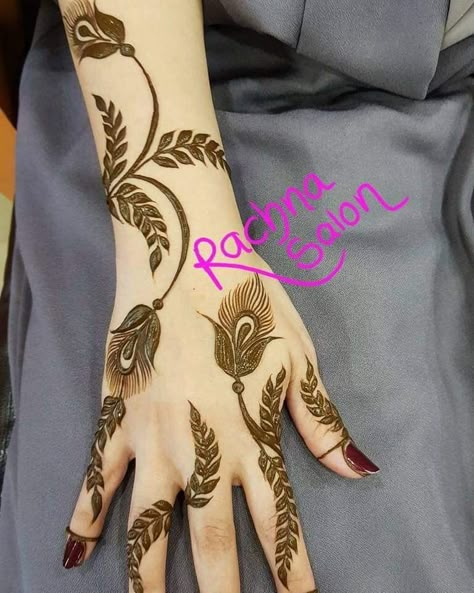 Tulip Henna Design, Hina Tattoo, Practice Henna, Dubai Mehndi Designs, Dubai Henna, Dubai Mehndi, Mehandhi Designs, Naat Sharif, Legs Mehndi