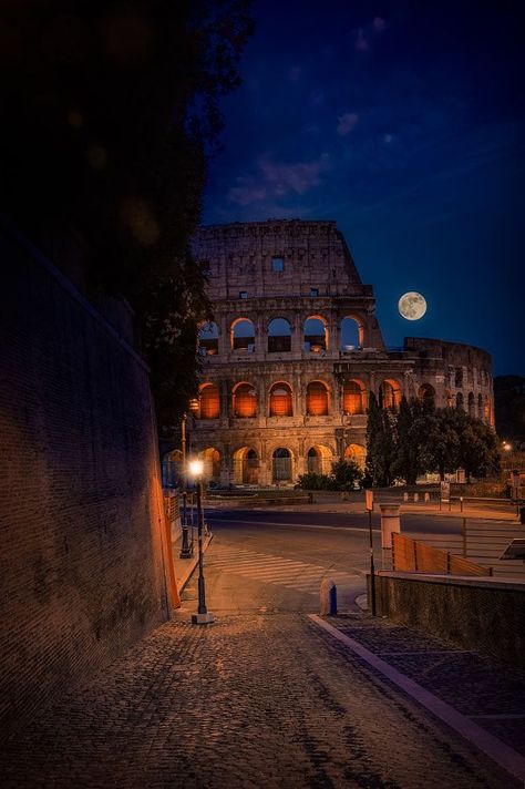 Rome Italy Aesthetic, Rome At Night, Rome City, Italy Aesthetic, Dream Travel Destinations, Rome Travel, Beautiful Places In The World, City Aesthetic, Beautiful Places To Travel