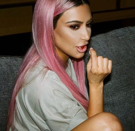 @nidaaaa04 Kylie Jenner Pink Hair, Jenner Hair, Kylie Jenner Hair, Kim Kardashian Hair, Kardashian Hair, Hair Color Pink, Hair Dos, Pretty Hairstyles, Pink Hair