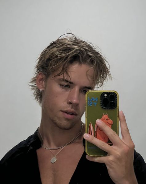 Hairstyles For Men With Thick Wavy Hair, Men’s Grown Out Hair, How To Find The Perfect Haircut, Edgy Male Hairstyles, Trendy Mullet Men Straight Hair, Fine Hair Haircuts Men, Men’s Hairstyle Wolf Cut, Guy Dark Aesthetic, Men’s Hair Styles Blonde