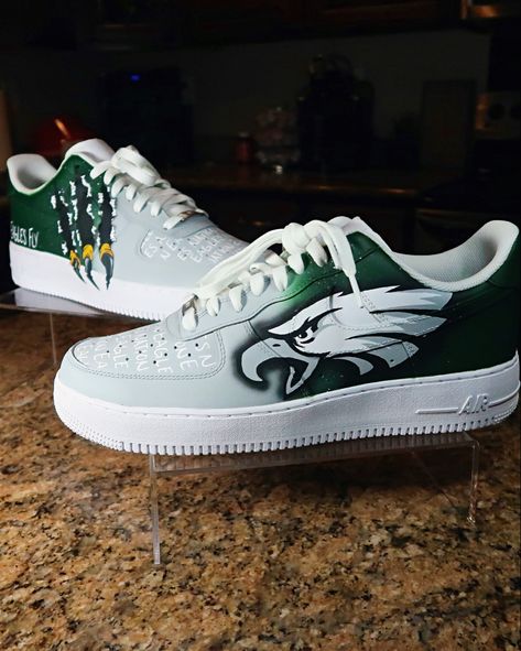 CUSTOM EAGLES AF1 by dmorj customs Shoes Af1, Hand Painted Sneakers, Customized Earrings, Af1 Custom, Af1 Shoes, Painted Sneakers, Eagles Football, Air Force 1 Custom, Custom Air Force 1