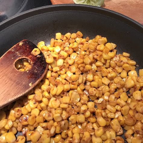 Fire-Roasted Corn in a Skillet Roast Corn, Fire Roasted Corn, Corn In The Oven, Grilled Dinner, Just A Pinch Recipes, Cast Iron Recipes, Canned Corn, Roasted Corn, Just A Pinch