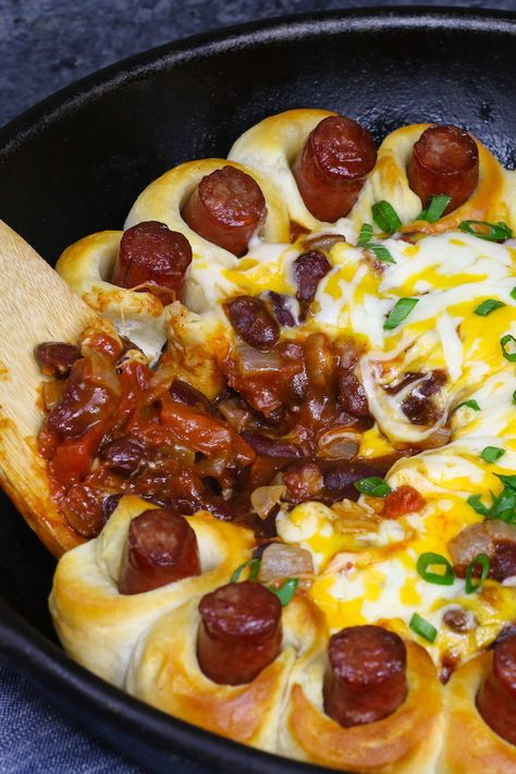 Report Bbq Chili Dog Skillet On Grill, Chili Dog Pizza, Chili Dog Skillet, Bbq Chili Dog Skillet, Leftover Hot Dogs, Easy Weeknight Meals Healthy, Creative Dinner Ideas, Hot Dog Casserole, Bbq Chili