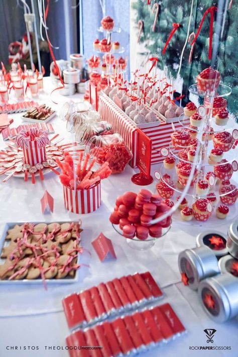 Christmas Party Sweets Table, Red And White Dessert Table, Christmas Baptism Ideas, Red Food Ideas Party, Christmas Candy Table, Christmas Candy Bar, Christmas Party Ideas For Teens, Baptism Party Ideas, Buffet Dessert