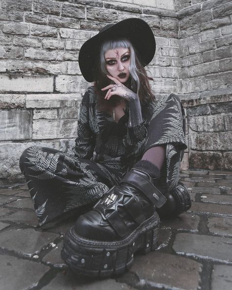 Best Feeling In The World, Strega Fashion, W.i.t.c.h Aesthetic, Best Feeling, Witch Fashion, Witchy Fashion, Goth Aesthetic, Witchy Vibes, Dark Fashion