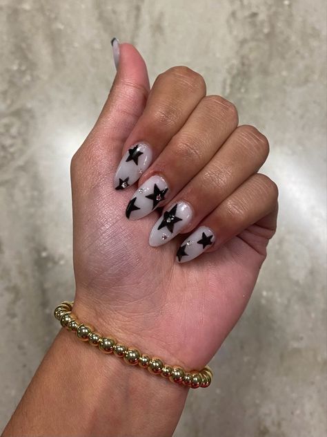 New York Nails Designs Nyc, New York City Nails, City Girl Nails, Downtown Girl Nails, Vanilla Aesthetic, Outfit Coquette, Outfit Ideas Winter, Nyc Nails, Wide Nails