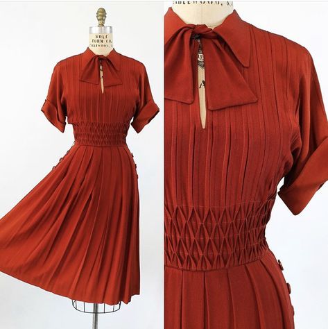 40s Mode, Forties Fashion, Fashion 1940s, 40s Fashion, Vintage Wardrobe, 1940s Dresses, Apple Red, Vintage Style Dresses, 1940s Fashion