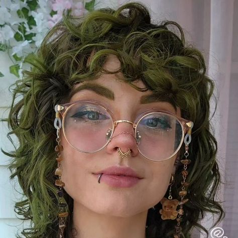 Septum Piercing Unique, Fairy Glasses, Moss Green Hair, Unique Septum Jewelry, Makeup With Glasses, Nonbinary Hair, Glasses Jewelry, People With Glasses, Double Nose Piercing