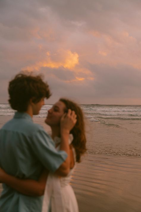 Old Love Photography, Pretty Couple Aesthetic, Cinematic Photography Aesthetic Couple, Wholesome Engagement Photos, Oregon Beach Engagement Photos, Point Dume Engagement Photos, Engagement Photos Film Camera, Film Engagement Photoshoot, Film Couple Photos