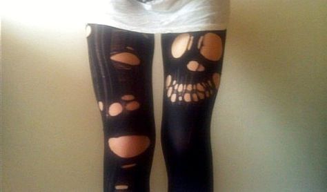 skull tears Skull Tights, Easy Accessories, Ripped Tights, Punk Rock Grunge, Ripped Leggings, Skull Leggings, Diy Clothes Design, Glam Rock, Black Tights