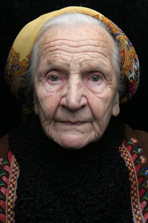 Old Faces Photography, Old Age Photography, Old People Portraits, Interesting Faces To Draw, Old Woman Face, 100 Heads, Elderly Woman, Face Drawing Reference, Old Faces