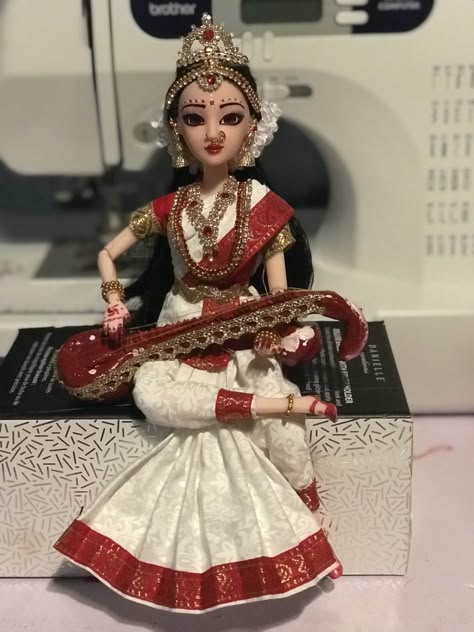 Indian Dolls Handmade, Kondapalli Bommalu, Indian Barbie, Goddess Doll, Saraswati Mata, Bommala Koluvu, Quilling Dolls, Maa Saraswati, Golu Dolls