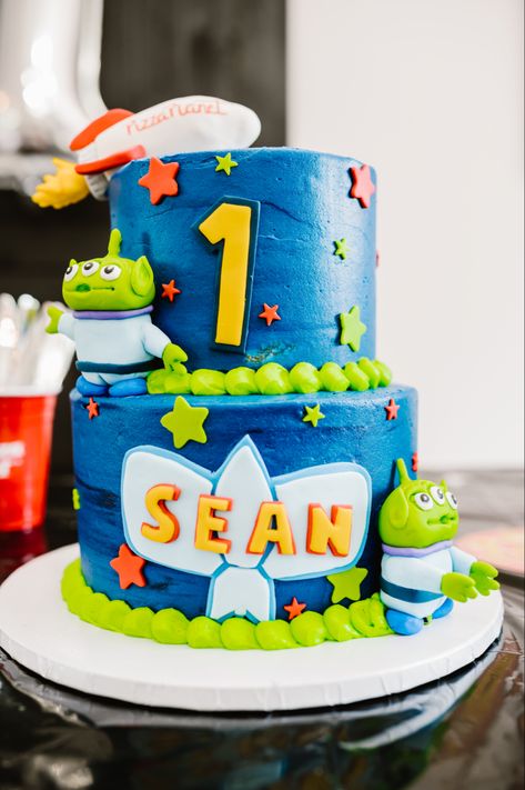 Toy Story Alien Birthday Party, Pizza Planet Cake, Toy Story Alien Cake, Buzz Light Year Birthday Cake, Buzz Lightyear Dessert Table, Buzz Lightyear Smash Cake, Pizza Planet Party, Buzz Lightyear Cake, Toy Story Alien Cake Pops