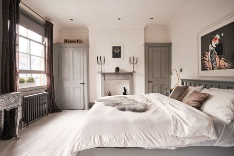 Victorian House Bedroom, Victorian Terrace Bedroom, Terrace House Bedroom, Modern Victorian Bedroom Ideas, London House Interior, Modern Victorian Bedroom, Small Bedroom Inspiration, House Bedroom Ideas, Bedroom Victorian