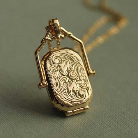 Gold Antique Locket Necklace With Photos, Victorian Locket, Edwardian Rectangle Medallion, Personalized in Memoriam Bereavement Gift - Etsy Scarlet And Ivy, Bridesmaid Palette, Vintage Cottagecore Aesthetic, Gold Antique Jewellery, Witches Woods, Vintage Locket Necklace, Wedding Locket, Vintage Teacher, Unique Jewelry Vintage