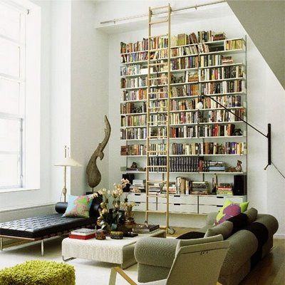 Home library Lots Of Books, Library Ladder, Library Wall, Eclectic Living Room, Home Libraries, Decoration Originale, Winter Cold, Home Library, Diy Shelves