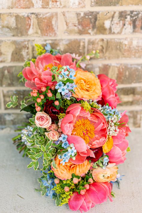 Wedding Sunset Colors, Sunset Themed Wedding, Garden Bridal Bouquet, Prom Bouquet, Coral Peonies, Colorful Wedding Flowers, Boda Mexicana, Boquette Flowers, Flower Company