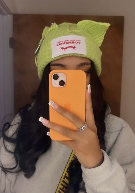 Lover Boy Hat Outfit, Loverboy Beanie Outfit, Thug Baddie, Beanies Aesthetic Girl, Lover Boy Beanie, Baddie Outfits Winter, Beanie Aesthetic, Cute Highschool Outfits, Light Brown Skin