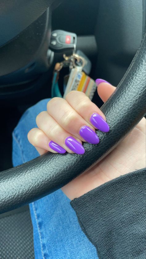 Purple Full Set Nails, Summer Almond Nails Purple, Vibrant Purple Nails, Solid Spring Color Nails, Purple Nails Plain, Bright Purple Nail Ideas, Purple Nails Solid, Purple Spring Nails Acrylic, Summer Acrylic Nails Purple