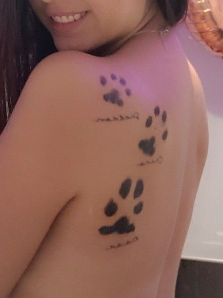 Dog Paw And Name Tattoo, Cute Paw Print Tattoos, Paw Prints Tatoos Ideas, Tattoos Paw Print, Animal Print Tattoo, Tatoo Dog, Animal Tattoos For Women, Dog Print Tattoo, Dog Memorial Tattoos