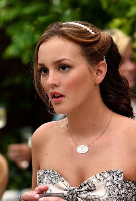 " Blair Waldorf " Blair Waldorf Hairstyles, Blair Waldorf, Gossip Girl, A Dress, A Woman, Hairstyles