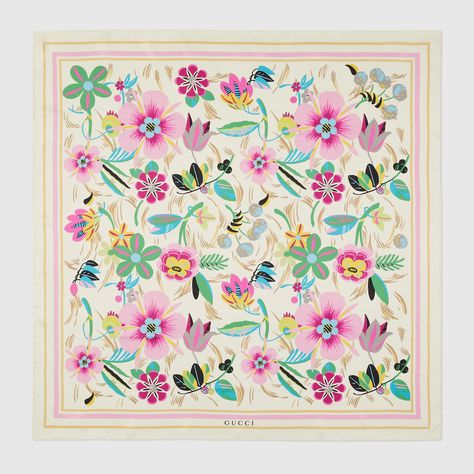 Shop the Floral print silk twill carré in white at GUCCI.COM. Enjoy Free Shipping and Complimentary Gift Wrapping. Luxury Shirts, Silk Scarf Design, Gucci Floral, Gucci Scarf, Italy Print, Printed Scarf, Gucci Gucci, Motif Design, Scarf Design