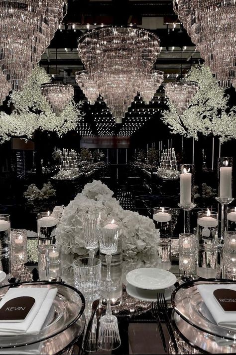 Diamond Wedding Theme, Black And White Wedding Theme, White Wedding Decorations, Dream Wedding Reception, Luxury Weddings Reception, Dream Wedding Decorations, White Wedding Theme, Luxury Wedding Decor, Wedding Design Decoration