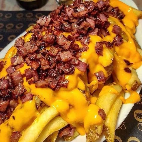 Fries And Cheese, Bacon Cheese Fries, Sweet Potato Fries Recipe, Recipe With Garlic, Baked Sweet Potato Fries, Sweet Potato Recipes Fries, Fries Recipe, Food Babe, Food Therapy