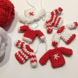 Tiny Christmas Jumper Garland Crocheted Christmas Ornaments, Crocheted Ornaments, Crochet Christmas Garland, Crochet Ornament Patterns, Jumper Pattern, Crocheted Christmas, 4mm Crochet Hook, Crochet Xmas, Crochet Jumper