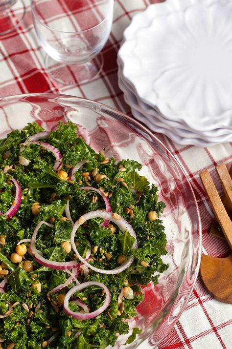 Marinated Kale Salad with garbanzo beans and sunflower seeds Salad With Garbanzo Beans, Marinated Kale Salad, Hawaiian Chicken Salad, Marinated Kale, Mediterranean Salad Recipe, Fresh Summer Salad, Greek Salad Recipes, Eating Better, Superfood Salad