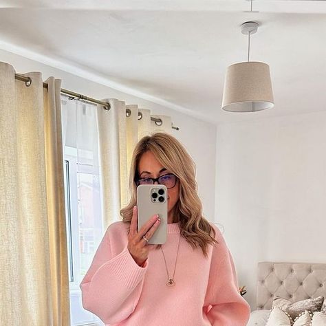 𝐋𝐚𝐮𝐫𝐚 𝐏𝐫𝐢𝐜𝐞 on Instagram: "𝐉𝐮𝐦𝐩𝐞𝐫 𝐬𝐭𝐲𝐥𝐢𝐧𝐠 🩷⁣ ⁣ 3 ways to wear the viral pink jumper from primark! Which is your fave? ⁣ ⁣ ⁣ #primarkjumper #jumperstyle #pinkjumper #waystowear #oversizedjumper #jumperdress #styleideas #aw23  #autumnvibes" Laura Price, 3 Ways To Wear, Jumper Style, Pink Jumper, Oversized Jumper, Neutral Colour Palette, Jumper Dress, Jumper, My Style