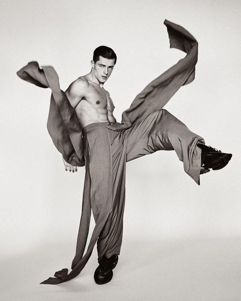 Arena Homme Plus Editorial, Editorial Modeling Poses, Male Runway Poses, Men Editorial Poses, Male Dance Photography, Editorial Poses For Men, Vogue Model Poses, Vogue Poses Men, Dynamic Poses Men