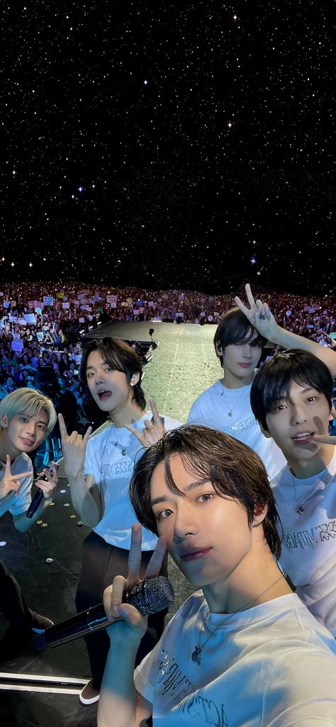 Txt Ot5 Lockscreen, Txt Concert Wallpaper, Txt Ot5, Kpop Backgrounds, Taehyun Hueningkai, Beomgyu Taehyun, Moa Collection, Red Aesthetic, Kpop Guys