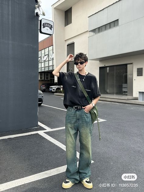 Douyin Male Fashion, Y2k Aesthetic Outfits Men, Chinese Streetwear Fashion, Acubi Outfit, Chinese Streetwear, Aesthetic Outfits Men, Chinese Fashion, Y2k Men, Y2k Aesthetic Outfits