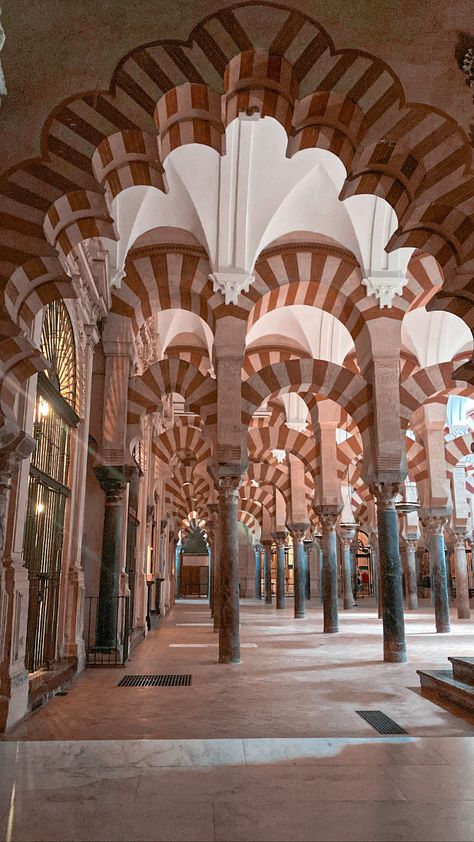 Summer Desktop Backgrounds, Andalusian Architecture, Architecture Courtyard, Moorish Architecture, Castle Aesthetic, Al Andalus, Spanish Architecture, Castle House, Islamic World