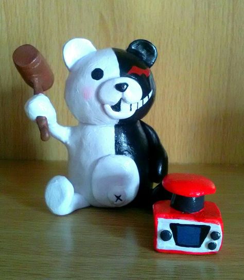 Polymer clay Monokuma from Danganronpa painted with acrylics Anime Clay Crafts, Naruto Clay Art, Anime Clay Art, Clay Anime Figures Diy, Oc Crafts, Naruto Polymer Clay, Anime Clay Ideas, Fnaf Clay, Anime Keychains Diy Clay