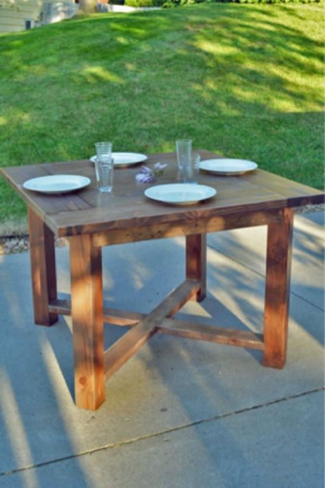 Looking for cheap and easy DIY table ideas for your nnext project? Check out these awesome ideas for inspiration! Small Outdoor Dining Ideas, Small Farmhouse Table, Diy Farmhouse Table Plans, Square Farmhouse Table, Small Garden Table, Square Patio Table, Square Kitchen Tables, Square Farmhouse, Farmhouse Table Plans