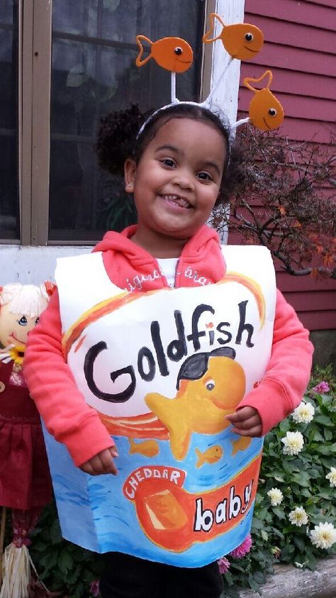 Goldfish costume made from poster board and folk art paints Goldfish Costume, Fish Crackers, Room Mom, Costume Diy, Gold Fish, Family Halloween Costumes, Halloween Inspiration, Family Halloween, Folk Art Painting