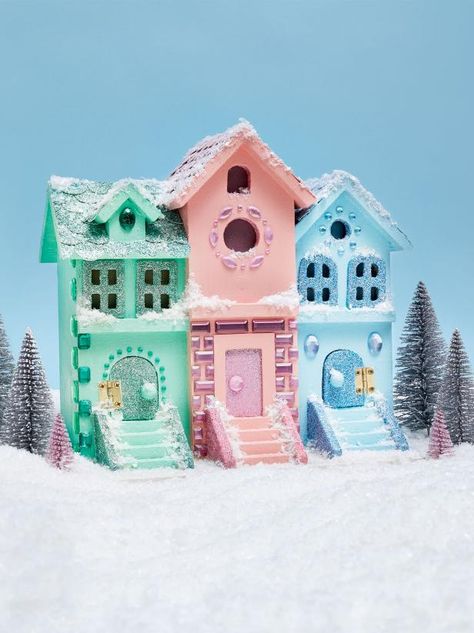 Bring+a+basic+bird+house+to+life+for+the+holidays.+HGTV+Magazine+shows+you+how. Holiday Birdhouses, House Renos, Diy Steps, Birdhouse Craft, Diy Christmas Village, Christmas Craft Fair, Hgtv Magazine, Birdhouse Designs, Blue Crafts