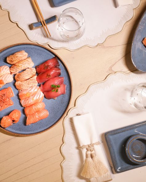 🍣🥢 Vocês sabem que a gente ama uma Mesa Posta de Japonês né! E hoje queremos compartilhar essa mesa especial preparada pela @carolinarivkind com nosso jogos americanos guardanapos e porta guardanapos com a temática japonesa. Me conta aqui o que achou?😍 #mesaposta #homedecor #tablesetting #tableware #homedecor #homesweethome #tablesetting #homedesign #japones #mesapostajantar #fimdesemana #tablesetting #tableware Sweet Home, Tableware