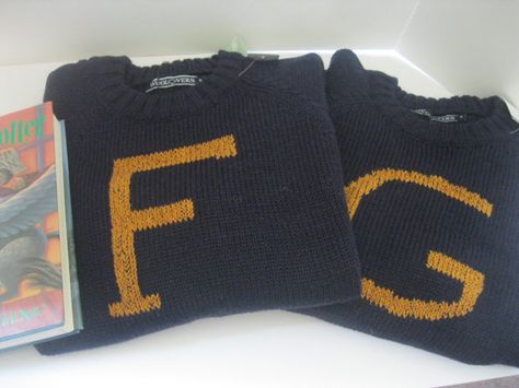 fred and george weasley sweaters Fabian And Gideon Prewett, Fred Weasley Sweater, Gideon Prewett, George Weasley Aesthetic, Wizard Wheezes, Weasley Sweater, Slytherin Clothes, Random Clothing, Harry Potter Sweater